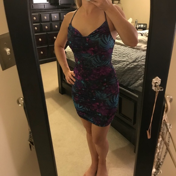 GUESS FLORAL RUCHED DRESS - Picture 4 of 8